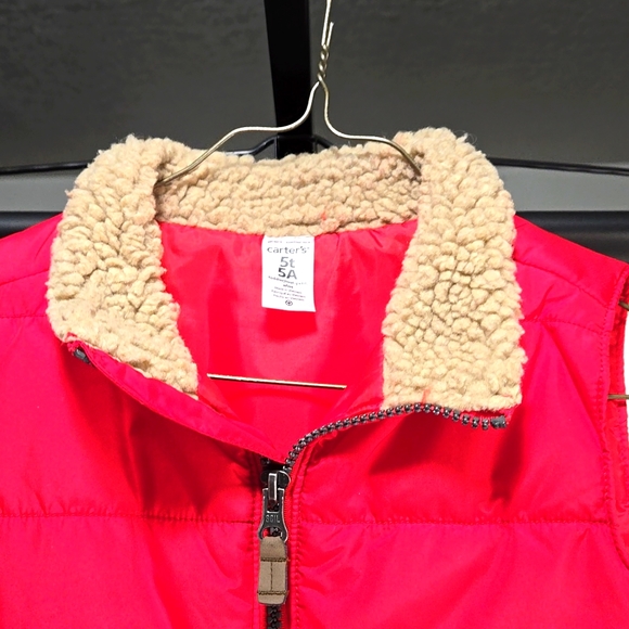 Carter's Puffer Vest. Red. Boys 5t. - Picture 3 of 7